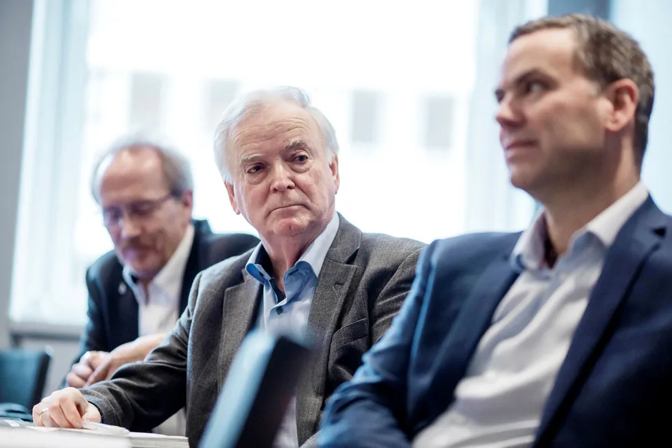 Sævik-familien er største aksjonær i seismikkselskapet Axxis Geo Solutions. Njål Sævik (fra høyre), Per Sævik og Arne Johan Dale, finansdirektør i Havila Shipping.