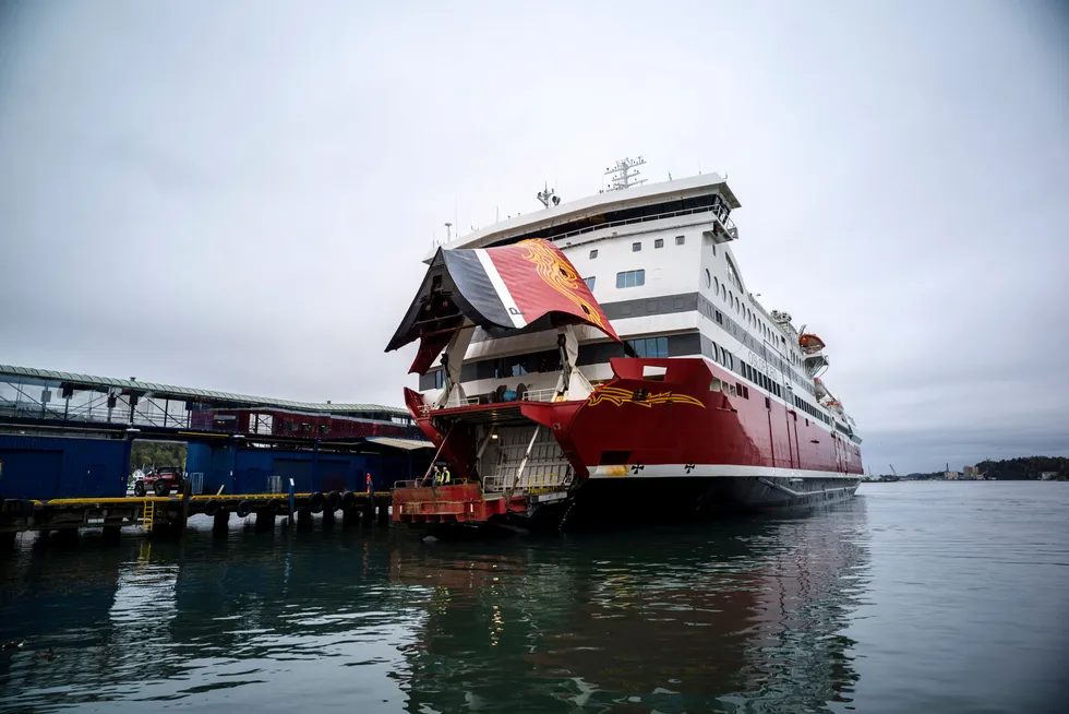 Skipsselskapet Fjord Line ble hardt rammet av koronapandemien i 2020. Her ankommer fergen «Oslofjord» Sandefjord havn, som seiler mellom Sandefjord og Strømstad i Sverige.
