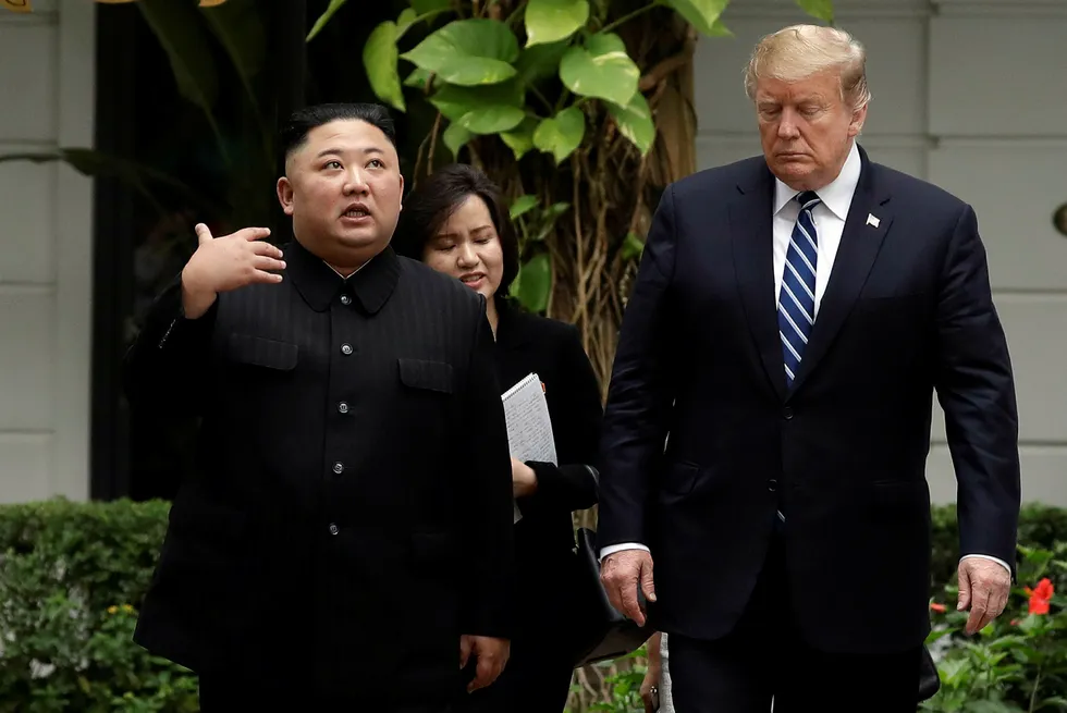 President Donald Trump og Nord-Koreas leder Kim Jong Un fortsetter samtalene torsdag.
