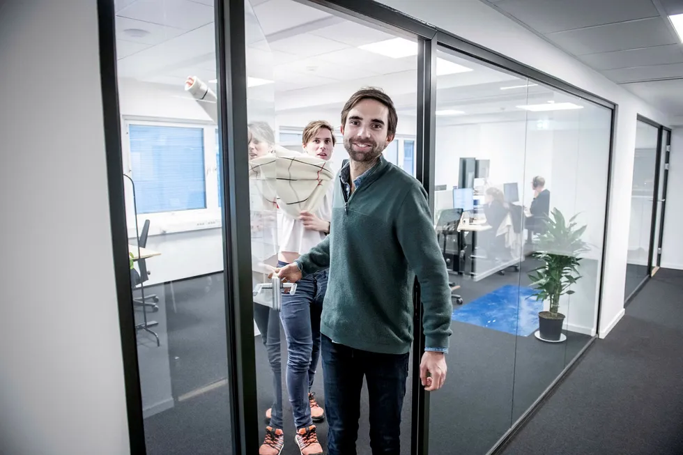 Eirik Rime (t.h.) og Axel Franck Næss startet Tise sammen i 2016. Fire år senere er appen blitt en vekstmaskin. Til sommeren skal de hente friske penger.