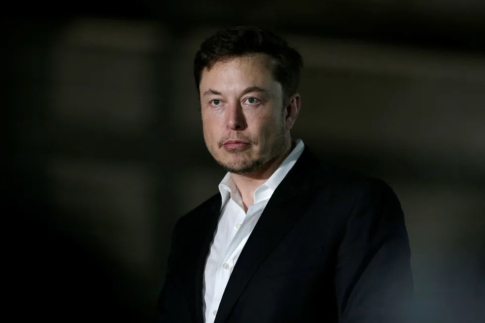 Tesla-gründer Elon Musk har flere ganger skapt furore på Twitter. Foto: Kiichiro Sato/AP/NTB Scanpix