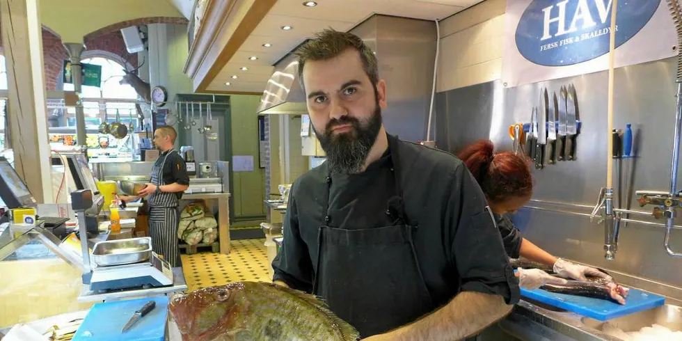 LA NED: Kenneth Larsen i Hav Fisk og Skalldyr i Bergen måtte legge ned fiskebutikke.