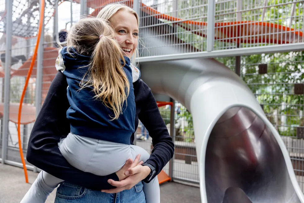 Høyres Sandra Bruflot mener det ikke må skapes et bilde av at det er umulig å jobbe fullt og være småbarnsmor samtidig.