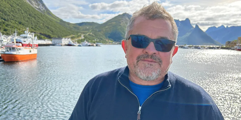 Reder Rolf Bjørnar Tøllefsen har vært bekymret for at hjørnesteinsbedriften Brødrene Karlsen skal bli rammet av nye eierskapsregler i kystfiskeflåten. Fredag møtte han fiskeriministeren.