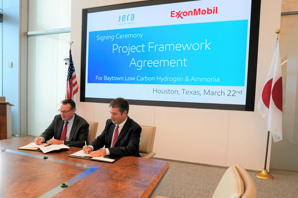 Signing ceremony between ExxonMobil and JERA.