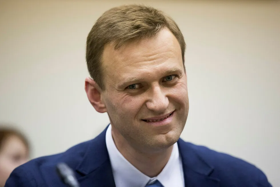 Den russiske opposisjonspolitikeren Alexej Navalnyj blir nektet å stille som presidentkandidat i neste års vagl i Russland. Nå protesterer EU på avgjørelsen. Foto: Ivan Sekretarev/AP Photo/NTB scanpix