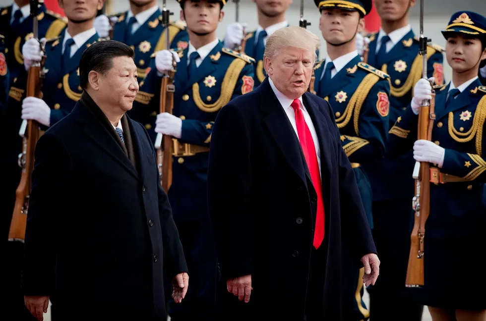 Nesten tre uker etter at Kinas president Xi Jinping og USAs president Donald Trump ble enige om å utsette nye straffetoller mot hverandre, er det liten fremdrift. Her fra en tidligere velkomstseremoni ved Folkets store hall i Beijing, Kina.