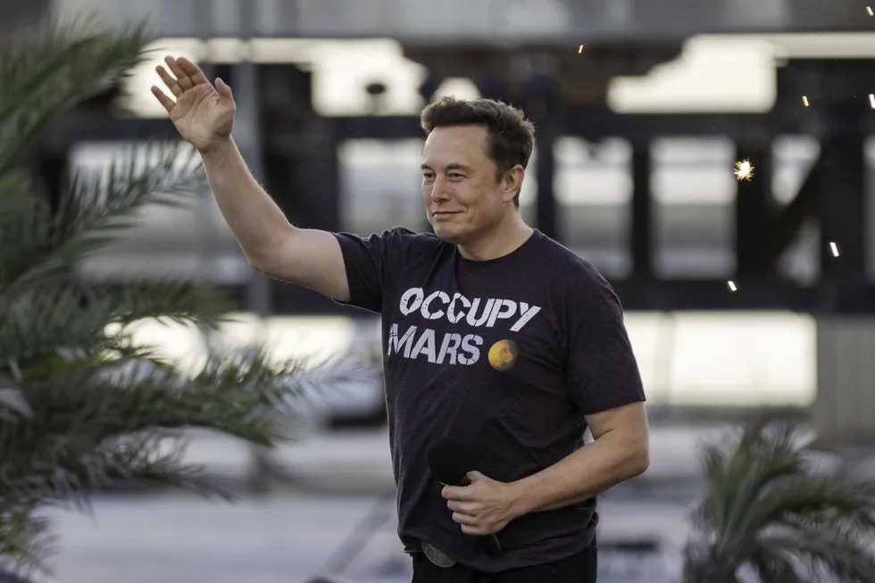 Pentagon bekrefter dialog mellom departementet og Elon Musks selskap SpaceX.