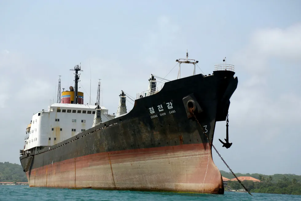 Flere skip fra Nord Korea nektes nå å legge til i internasjonale havner. Bildet viser lasteskipet Chong Chon Gang. Foto: Arnulfo Franco/AP photo/NTB scanpix