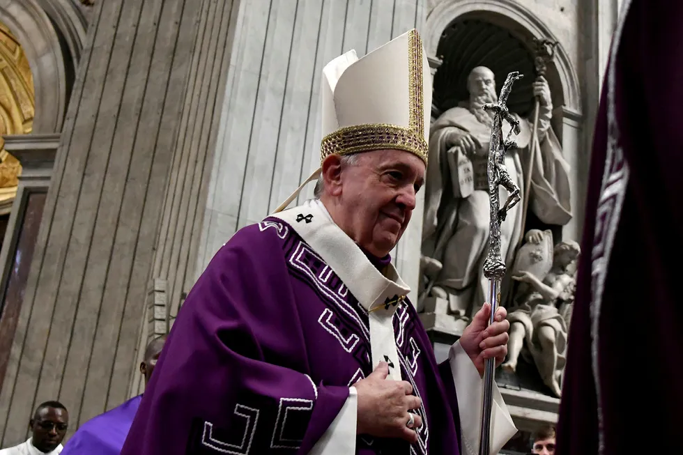 Pave Frans under messen i Vatikanet søndag.