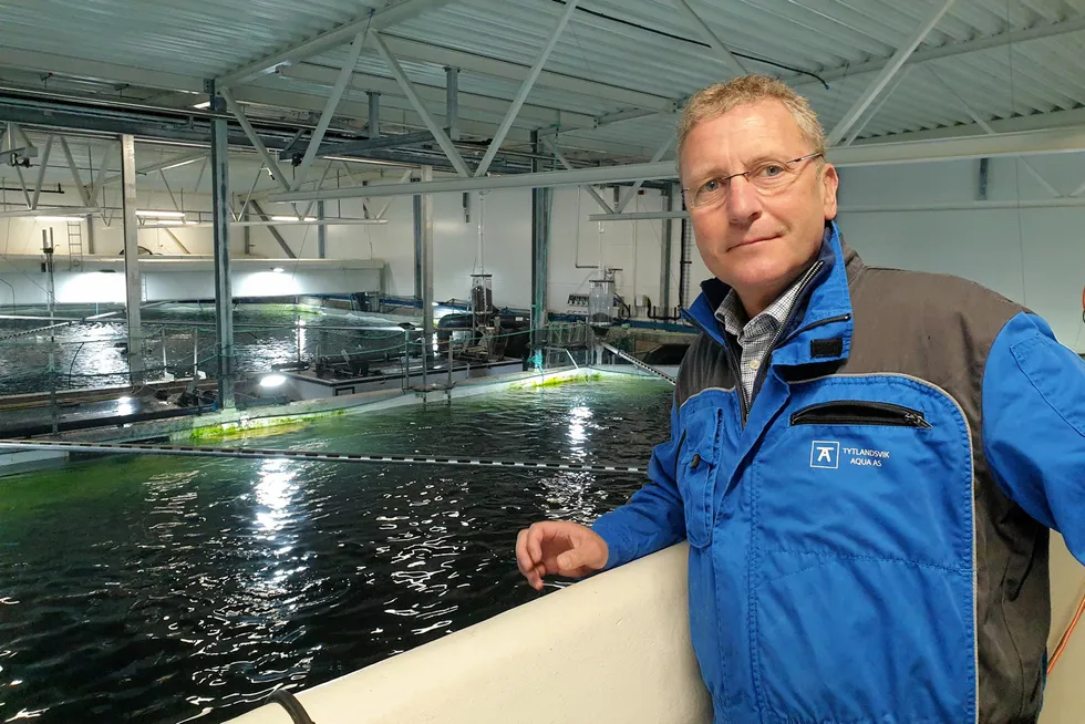 Andreas Kvame er konsernsjef i Grieg Seafood. Her hos smoltprodusenten Tytlandsvik Aqua, hvor Grieg Seafood er medeier.