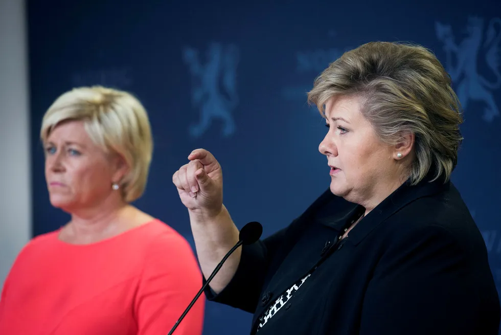 Statsminister Erna Solberg (til høyre) og finansminister Siv Jensen møtte ikke helt samstemte støttepartier til forhandlinger om statsbudsjettet. Foto: Per Ståle Bugjerde