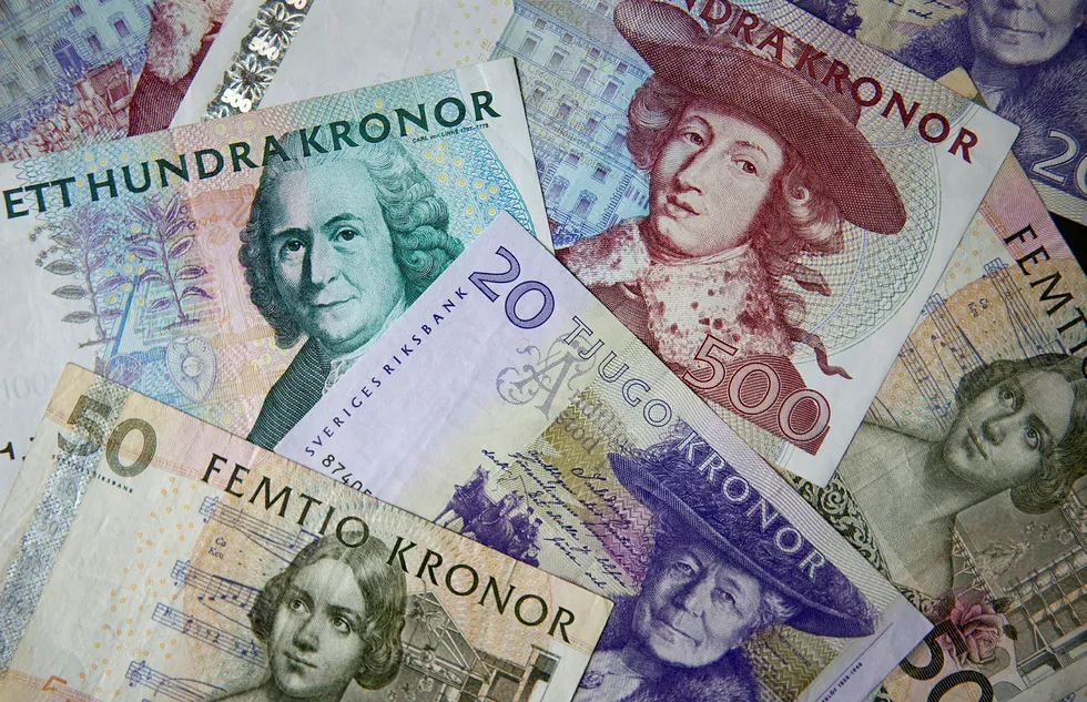 En pensjonert bankmann skal ha lurt svensker for over 100 millioner kroner siden 2001.