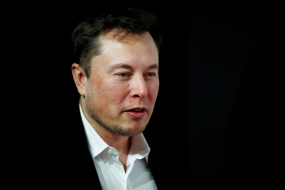 Tesla-grunnlegger Elon Musk hadde hausset opp forventningene til selskapets «Battery day», men selv løfter om ny og billigere elbilmodell, var ikke nok til å innfri dette. Aksjen stupte onsdag.