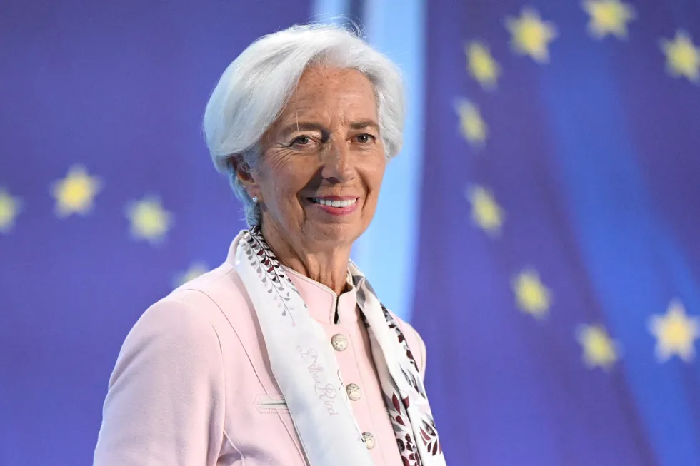 Christine Lagarde er sjef for Den europeiske sentralbanken (ECB). Markedet tror at ECB vil sette ned styringsrenten fire eller fem ganger de neste ti månedene. Det vil gjøre det lettere for Norges Bank å sette ned renten.