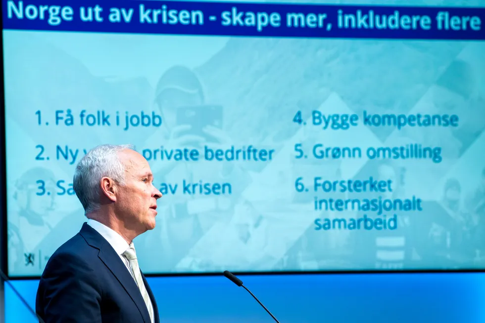 Finansminister Jan Tore Sanner (H) lover å få folk i jobb. Det er ikke gratis.