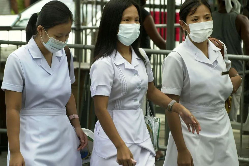 Filippinske og indiske sykepleiere blir stadig viktigere for Storbritannia, for å motvirke en alvorlig helsepersonellmangel.