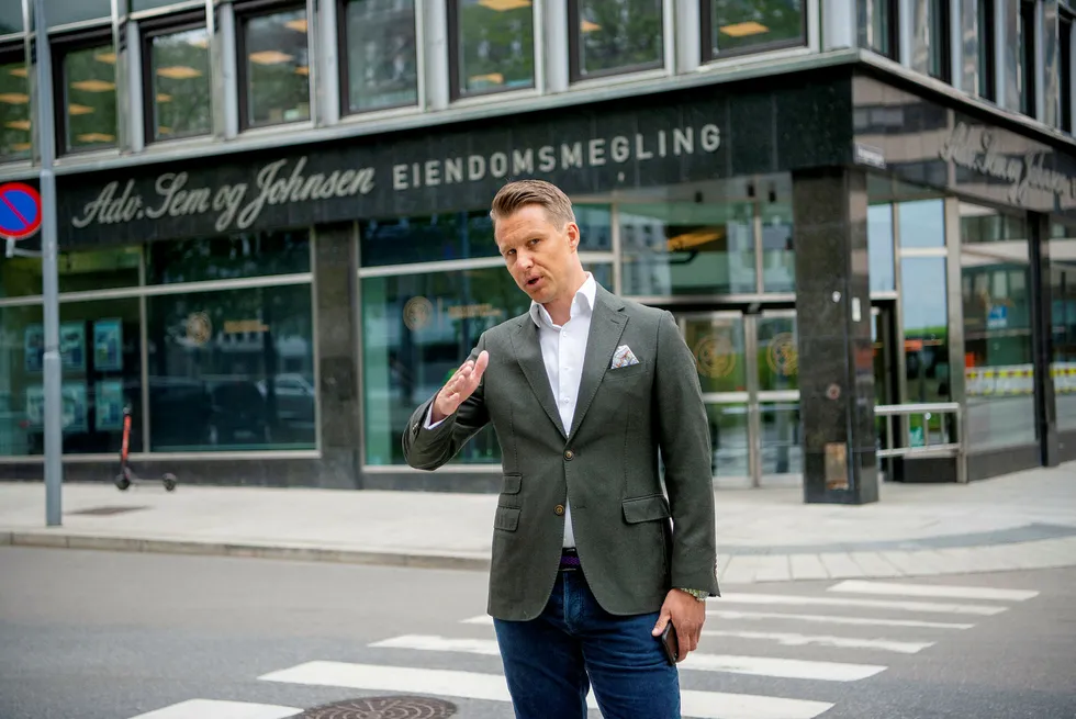 Christoffer Askjer, partner og eiendomsmegler i Sem og Johnsen Eiendomsmegling, selger godt i juni og boligene går i gjennomsnitt 2,5 prosent over prisantydning.