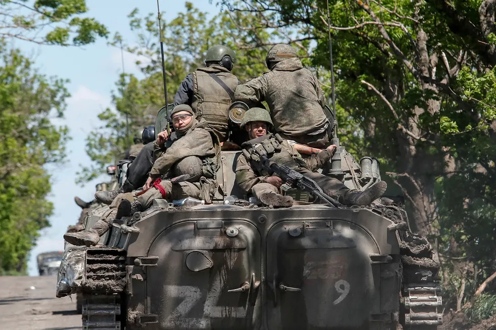 Pro-russiske styrker nær Mariupol i Donetsk. Russiske og pro-russiske styrker har hatt liten fremgang hittil.