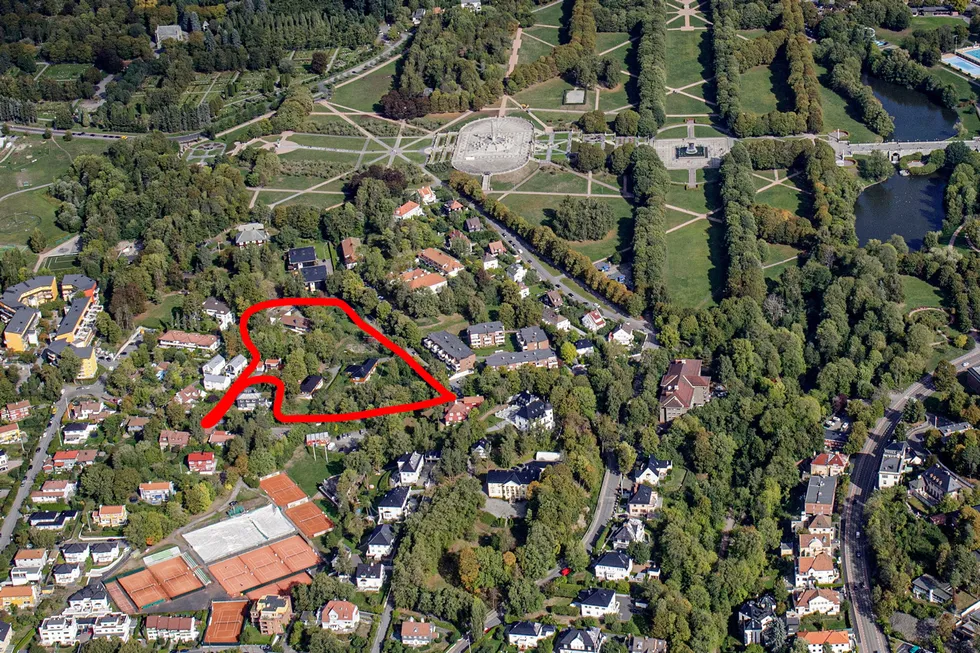 Ruth Katharina Mustad Bevreng betalte 70 prosent mer enn prisantydning da hun sikret seg naboeiendommen på Madserud, ved Frognerparken i Oslo. Nå kontrollerer familien alle de seks innringede eiendommene.