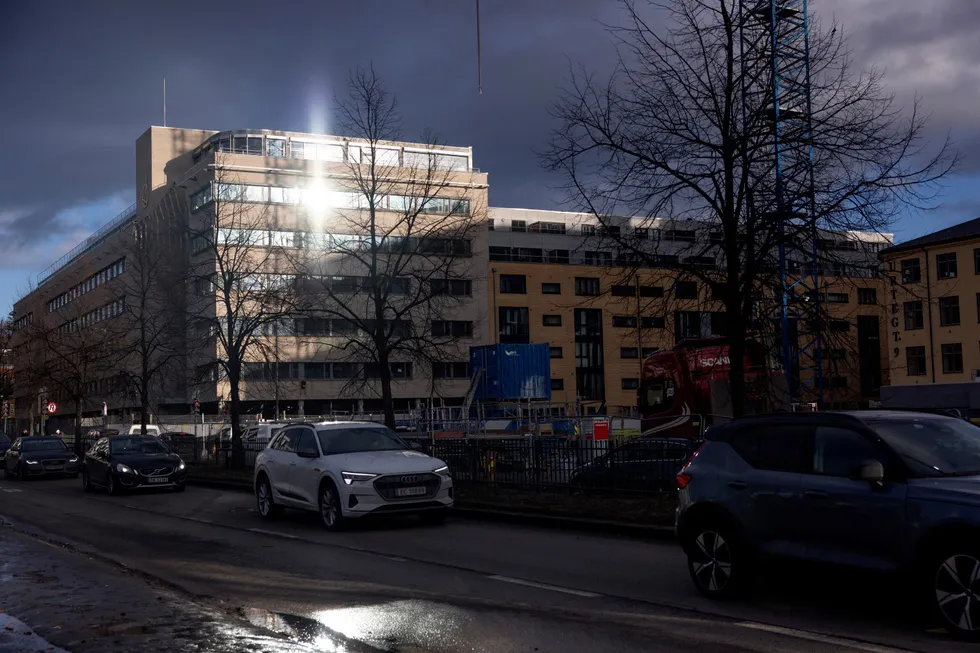 Saksbehandlere i Plan- og bygningsetaten i Oslo har gjennom flere år fremmet innsigelser mot byggesøknader med formål om å korte ned den registrerte saksbehandlingstiden, sier tidligere ansatte til DN. Etaten avfeier opplysningene.