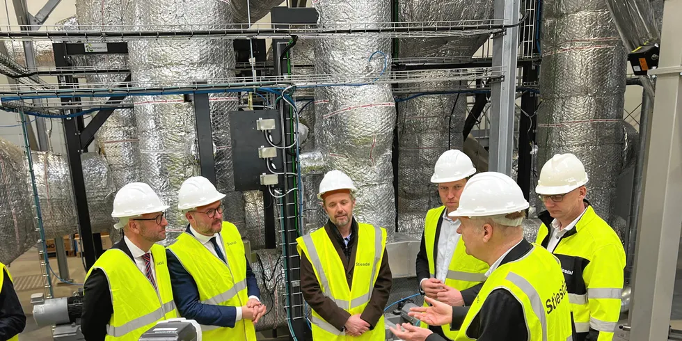 Henrik Stiesdal explains SkyClean to Crown Prince Frederik of Denmark (centre), and Danish climate minister Dan Jørgensen and minister for food and agriculture Rasmus Prehn.