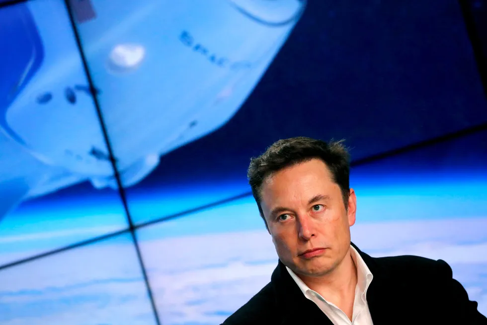 Det kan se ut som om Tesla-sjef og Spacex-gründer Elon Musk har havnet i en skikkelig knipe, etter sitt nå avlyste forsøk på å kjøpe Twitter. Her er han avbildet ved en tidligere anledning.