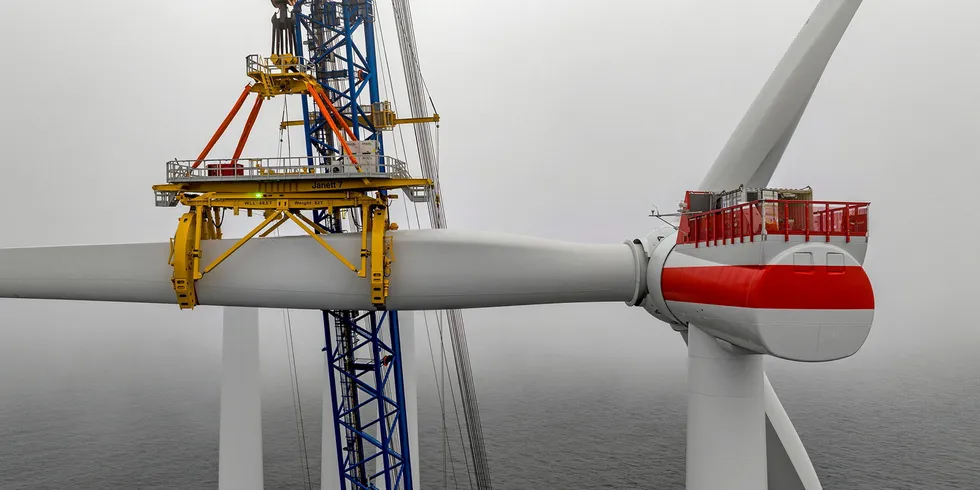 Bolt-on of 81-metre-long recycled blades on a turbine at the Kaskasi project off German island of Helgioland