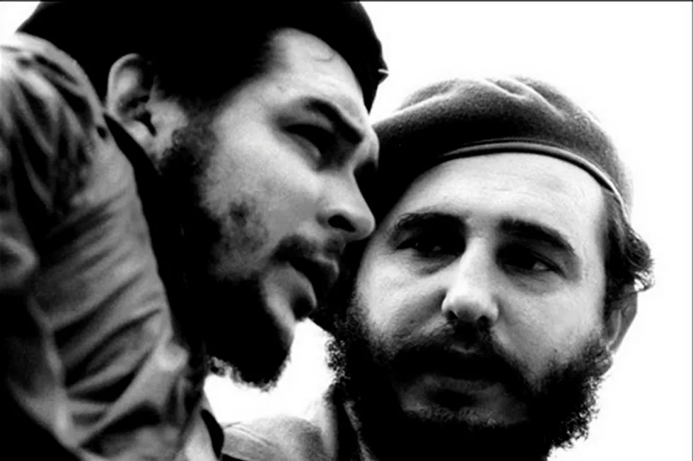 Che Guevara til venstre, Fidel Castro til høyre.