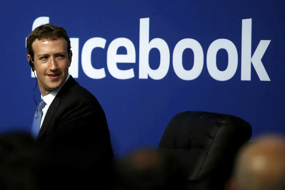 Facebook-sjef Mark Zuckerberg overrasket markedet med varsel om lavere inntjening i juli.