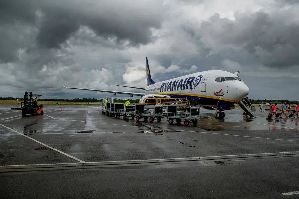 Et Ryanair-fly parkert på Rygge i 2014. I november 2016 stengte flyplassen for sivil flytrafikk, men eierne gir ikke opp håpet om gjenåpning våren 2020.