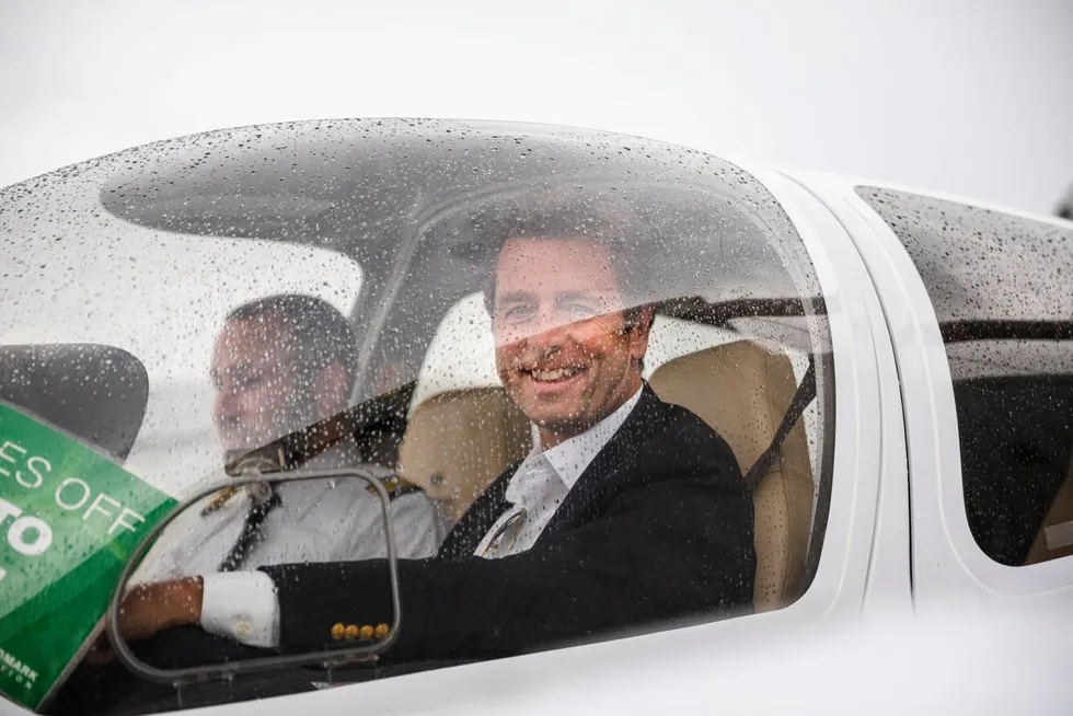 Flygründer Bjørn Tore Larsen bygger opp sitt nye flyselskap Norse Atlantic i Florida. Her med Beau Breaseke, pilot og instruktør i OSM Aviation Academy i Fort Lauderdale.