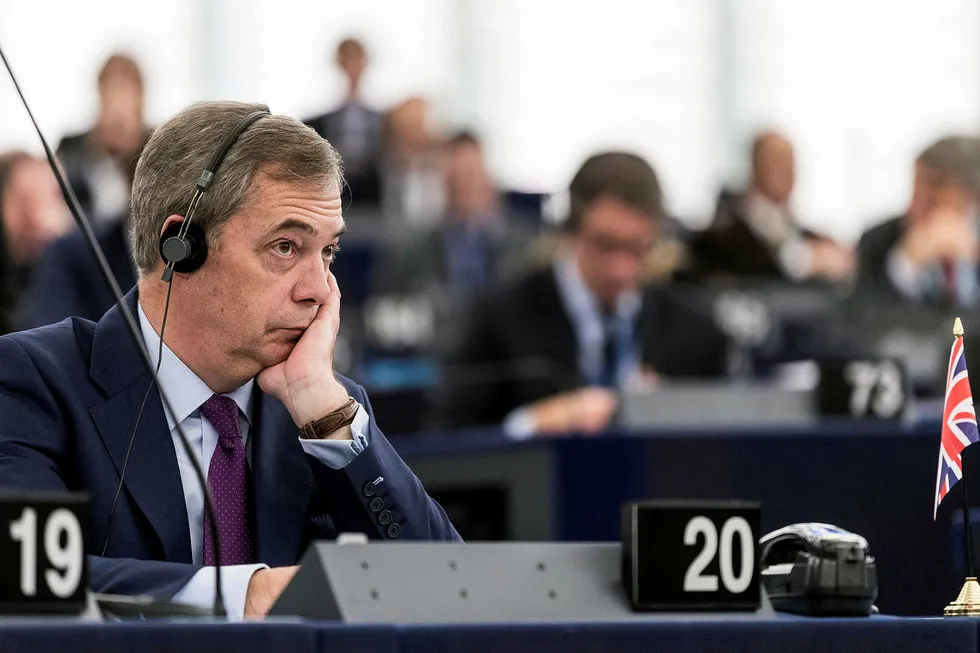 Tidligere UKIP-leder Nigel Farage under en tale i EU-parlamentet i Strasbourg. Ukip er sterke motstandere av statsminister Theresa Mays plan for en myk brexit.