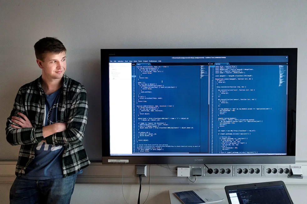 Et introduksjonskurs var den eneste erfaringen Henrik Johan Wistner (22) hadde da han begynte på programmeringsstudiet ved Universitetet i Oslo i høst. Foto: Fredrik Solstad