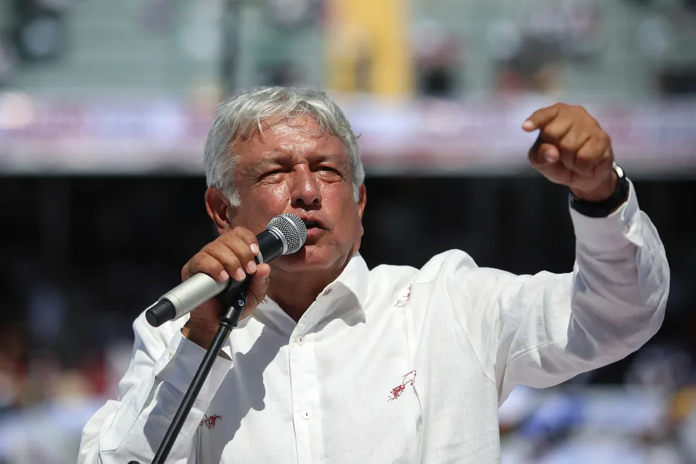 Andrés Manuel López Obrador fra partiet Morena taler i Veracruz en uke før han ifølge meningsmålingene blir valgt til ny president i Mexico. Foto: Felix Márquez / AP / NTB scanpix