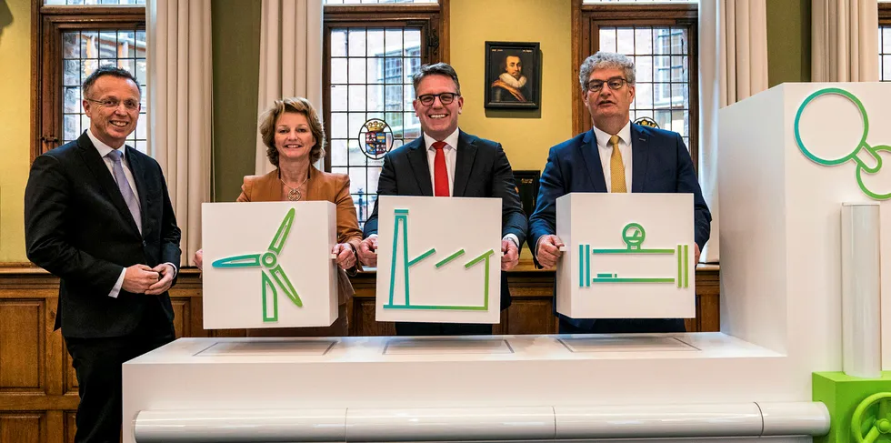 NortH2 consortium members (left to right holding boxes) Shell Nederlands president Marjan van Loon, Cas König, CEO Groningen Seaports, and Han Fennema, CEO Gasunie.