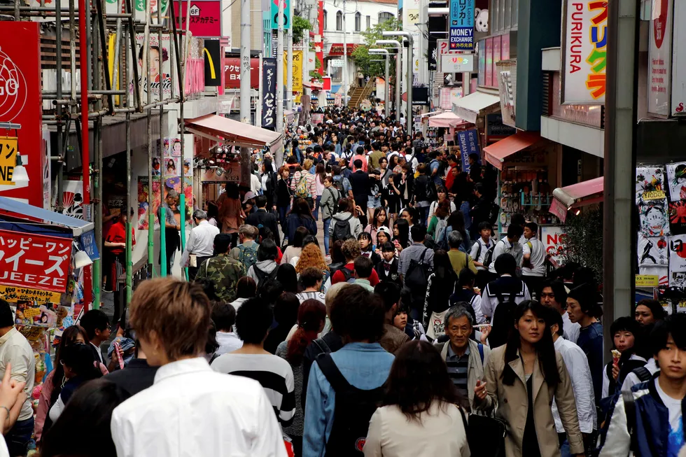 Det er trangt om plassen i Japans hovedstad Tokyo selv om befolkningen krymper i rekordfart.
