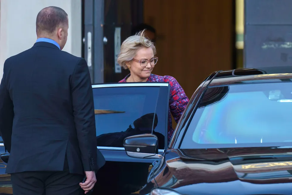 Helse- og omsorgsminister Ingvild Kjerkol (Ap) på vei ut fra Statsministerens kontor etter regjeringskonferansen torsdag ettermiddag.