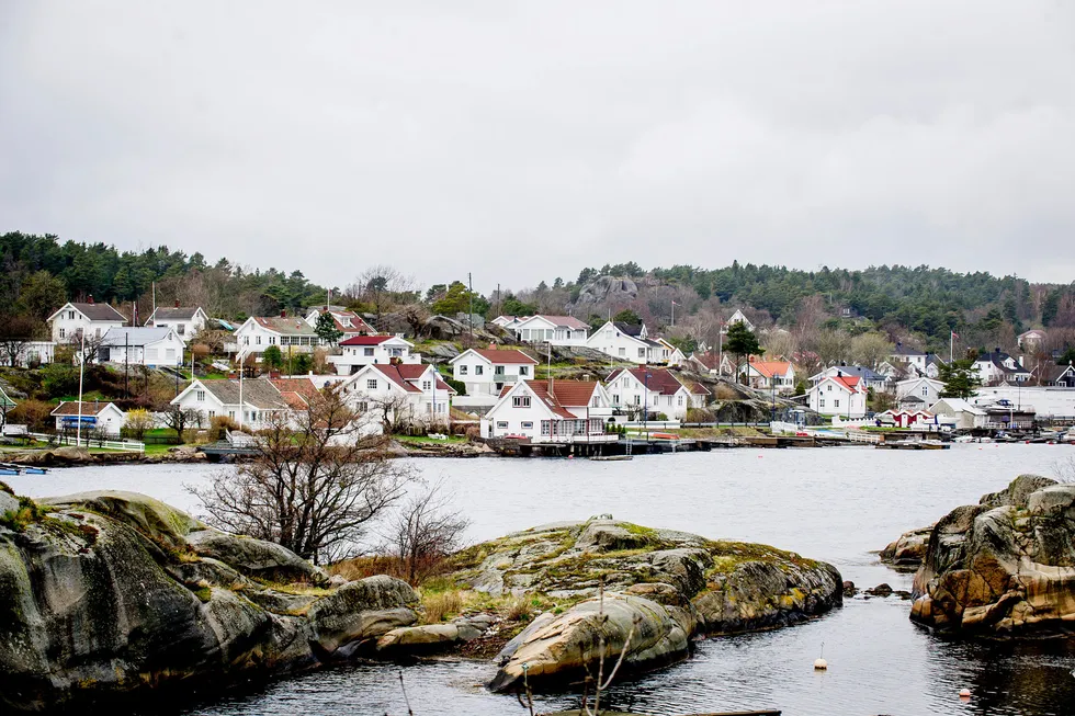 Bare 30 prosent av strandsonen er tilgjengelig for allmennheten i Oslo og Bergen. Det unnskylder ikke straff mot eierne av hytter og brygger som i sin tid ble lovlig bygget, mener DN.