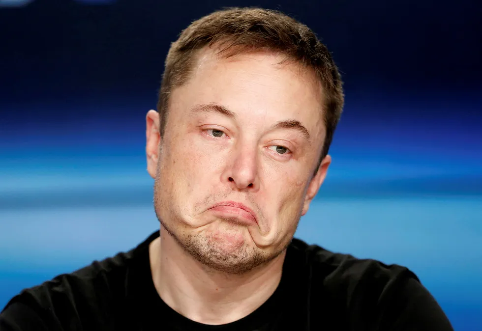 Tesla-grunnlegger Elon Musk skjønner frustrasjonen norske Tesla-eiere har. Ventetid på flere måneder for å få reparert bilene er blitt vanlig. Han ønsker flere mobile serviceverksteder på norske veier, men venter på godkjennelser. Foto: Joe Skipper/Reuters/NTB Scanpix