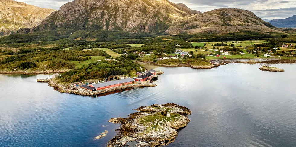 FRA STEINBIT TIL ROGNKJEKS: Tomma Rensefisks anlegg på Tomma i Nesna kommune, Nordland.