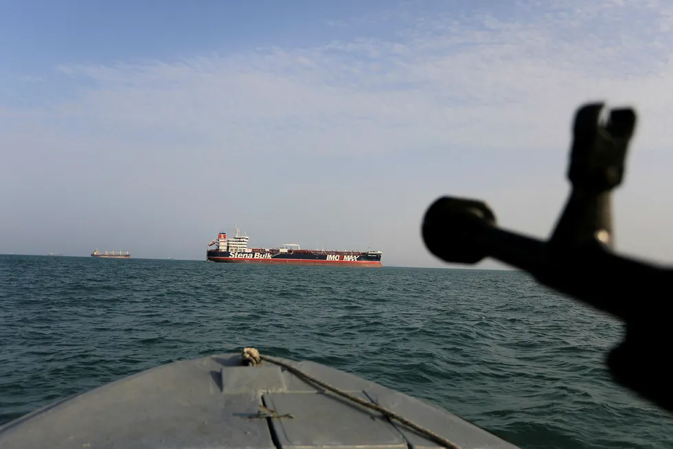Faren for iranske trusler mot internasjonal skipsfart i Persiabukta etter ikke over, advarer USA.