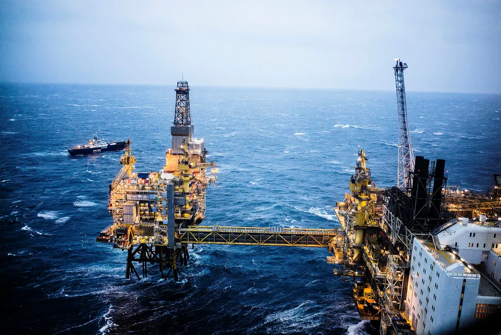 Nedgangen i oljeindustrien er hovedgrunnen til fallende produktivitetsvekst, mener SSB-forsker og leder Ådne Cappelen i Teknisk beregningsutvalg. Foto: Gunnar Blöndal
