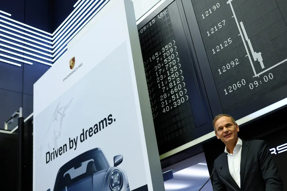 Oliver Blume, toppsjef i Porsche, ringte i bjellen på Frankfurt-børsen tirsdag, da Porsche ble børsnotert.