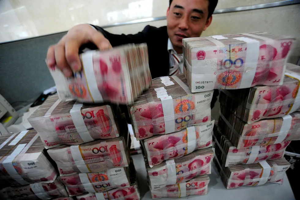 I januar ble det gitt nye lån på over 3600 milliarder kroner i Kina – nesten fem ganger mer enn i desember, og en ny rekord. De asiatiske aksjemarkedene forsøker å finne fotfeste før børsene stenger i forbindelse med kinesisk nyttår. Foto: China Out/AP photo/NTB Scanpix