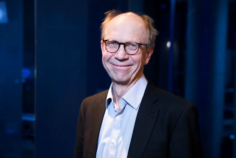 Tidligere toppsjef Knut N. Kjær i Oljefondet argumenterer for at man bør skille ut Oljefondet fra Norges Bank og gi fondets styre vide fullmakter.