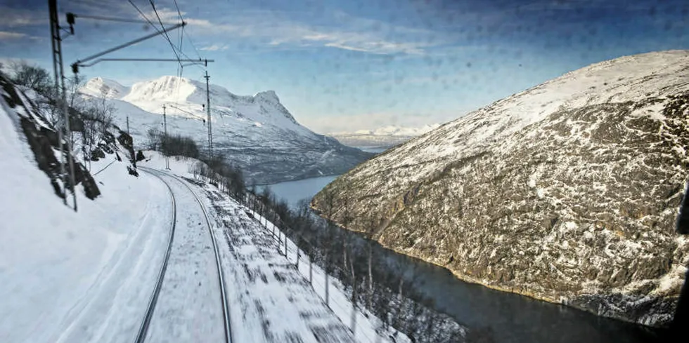 Parti fra Ofotbanen. I tillegg til malmtogene fra LKAB ankommer 90 prosent av alle dagligvarer til Nord-Norge med jernbane fra Sverige til Narvik. Foto: Hampus Lundgren/ Dagens Næringsliv