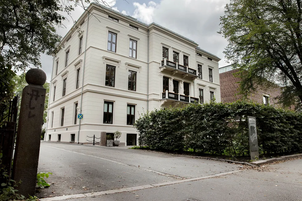 Selgerne av Wergelandsveien 21 i Oslo slipper å betale erstatning til Akershus Fylkeskommunale Pensjonskasse etter å ha solgt aksjeselskapet som eide bygården.