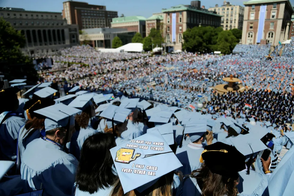Studenter ved Columbia University ble ferdig med sin utdannelse i mai i år. Nå kan mange amerikanske studenter slippe unna å betale studielånet. Foto: Seth Wenig