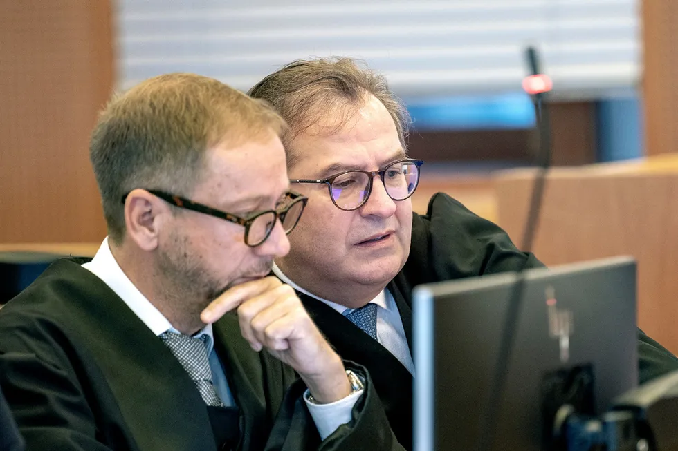 Erik Egenæs og Endre Tangenes' forsvarere fra Elden Advokatfirma, advokat og partner Rasmus Dannevig Woxholt (til venstre) og partner og advokat Anders Brosveet.